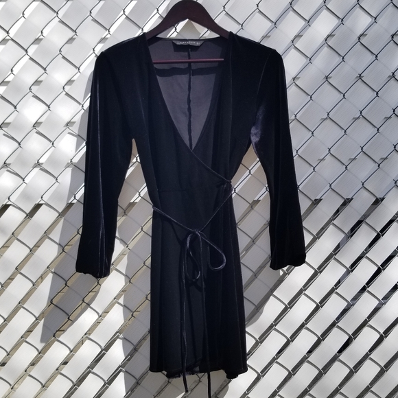 Zara black velvet wrap dress mini puff sleeve S - Picture 13 of 17